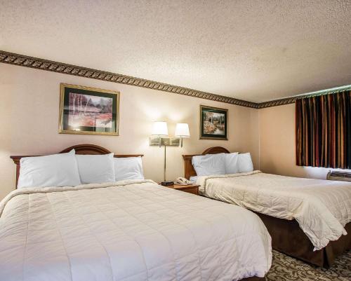 Queen Room with Two Queen Beds - Non-Smoking