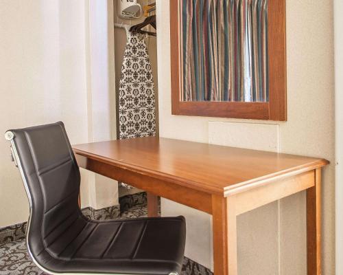 Econo Lodge Newton - Accommodation