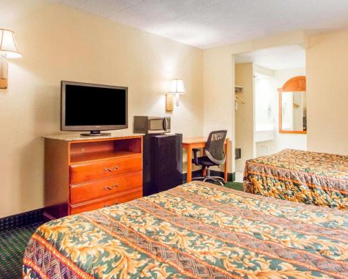 Rodeway Inn Mount Laurel Hwy 73 - image 3