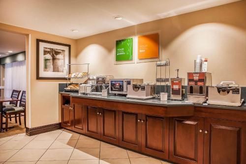 Comfort Inn & Suites Somerset - New Brunswick