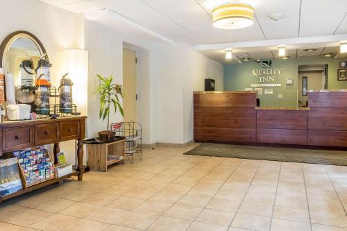Quality Inn Flamingo - image 11