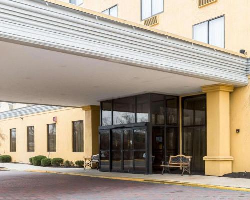 Clarion Hotel Somerset - New Brunswick