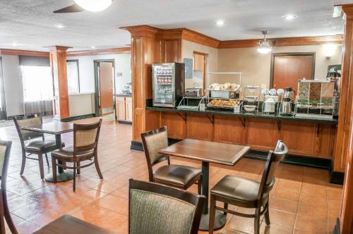 Comfort Suites Albuquerque - image 4