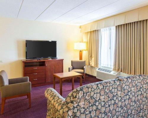 Clarion Hotel Somerset - New Brunswick