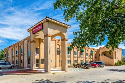 Econo Lodge Inn & Suites Albuquerque East I-40 Eubank Exit in Albuquerque, USA