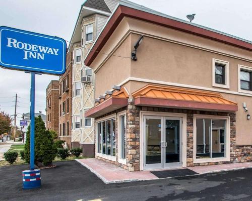 Rodeway Inn - Accommodation - Belleville