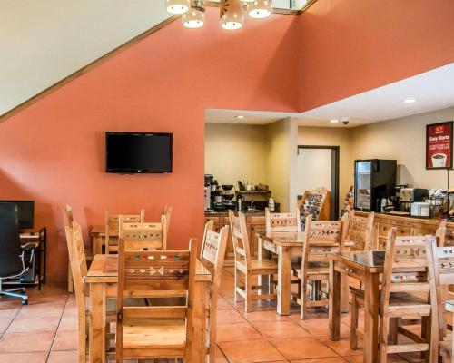餐廳, Econo Lodge Inn & Suites Santa Fe South in 聖塔菲市郊