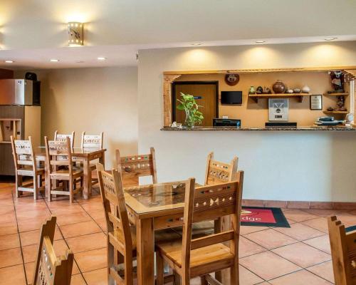 Econo Lodge Inn & Suites Santa Fe