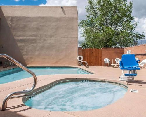 設施, Econo Lodge Inn & Suites Santa Fe South in 聖塔菲市郊