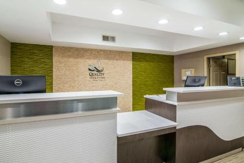 Quality Inn & Suites Near White Sands National Park