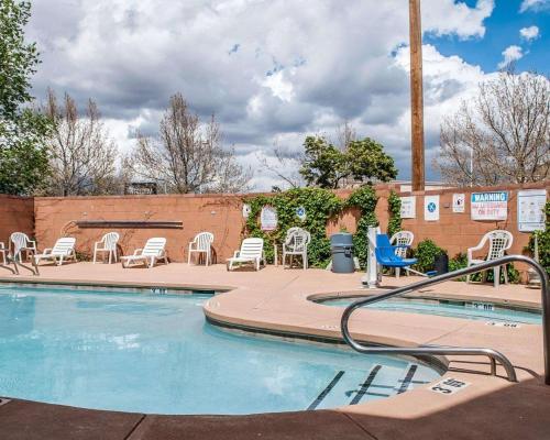 設施, Econo Lodge Inn & Suites Santa Fe South in 聖塔菲市郊