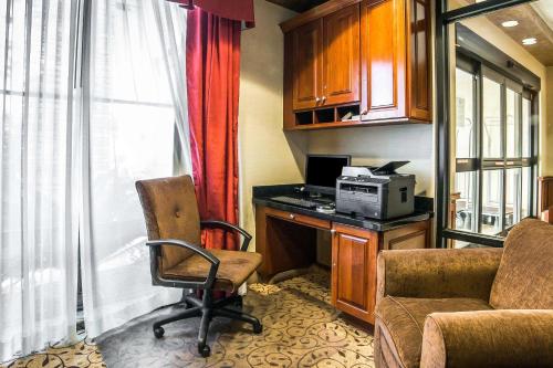 Comfort Inn & Suites Henderson - Las Vegas