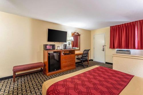 Econo Lodge Inn & Suites Santa Rosa