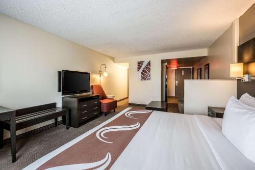 Quality Inn and Suites Reno - image 11