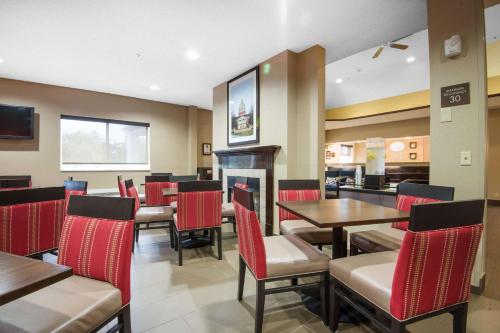 Comfort Suites Rochester Henrietta University Area