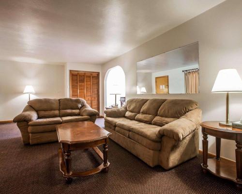 Econo Lodge Malone - image 6