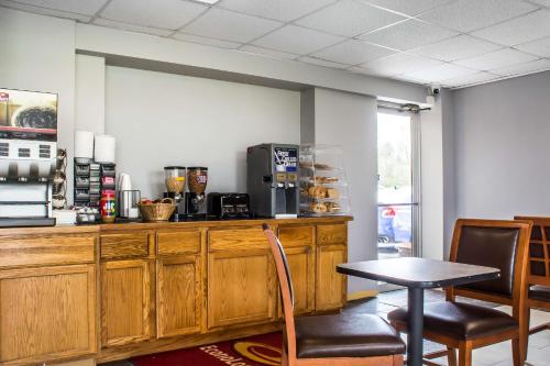 Econo Lodge Brockport - 레스토랑