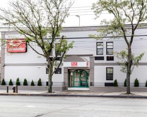 Econo Lodge South Ozone Park - image 7