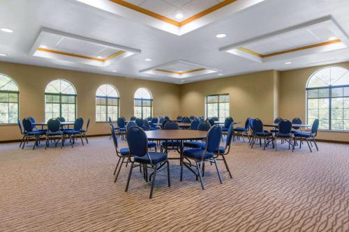 Clarion Pointe Syracuse Downtown - 편의 시설/서비스