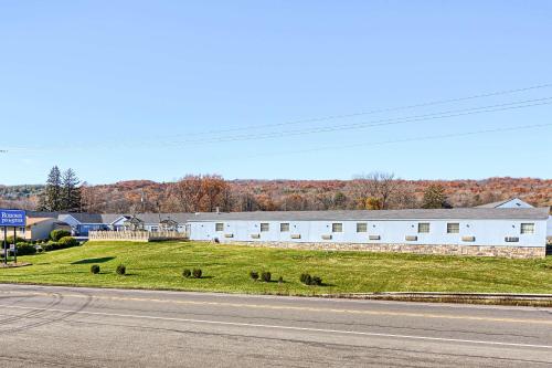 Rodeway Inn and Suites Ithaca