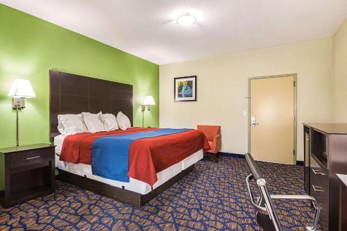 Rodeway Inn & Suites