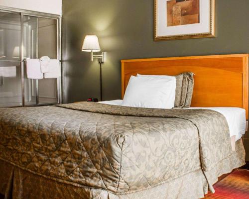 Rodeway Inn Huntington Station - Melville - image 5