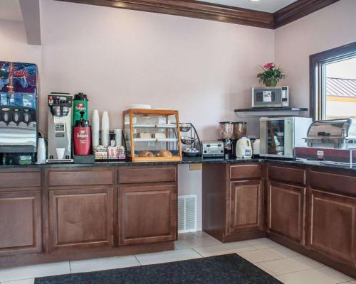 Amherst Inn & Suites – Amherst, NY
