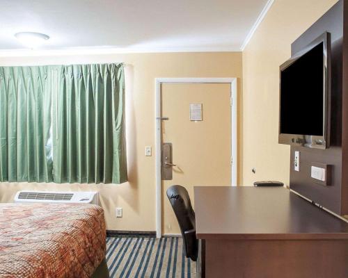 Amherst Inn & Suites