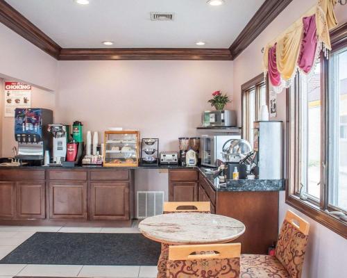 Amherst Inn & Suites – Amherst, NY