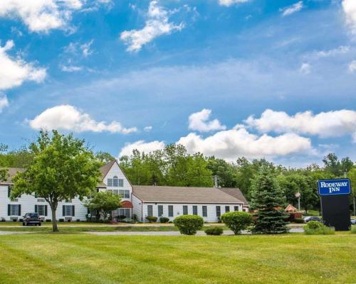 Rodeway Inn - Accommodation - Lakeville