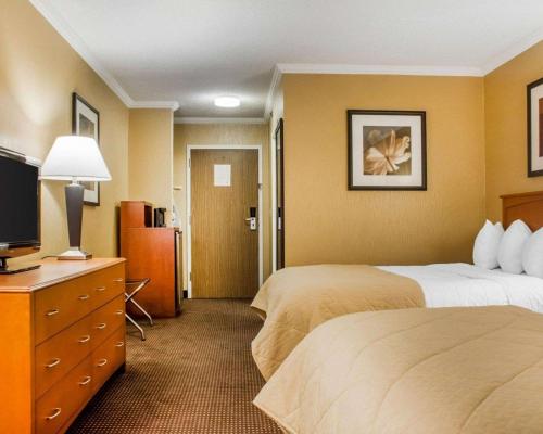 Clarion Hotel & Suites Riverfront