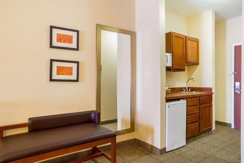 Comfort Suites Twinsburg - image 5