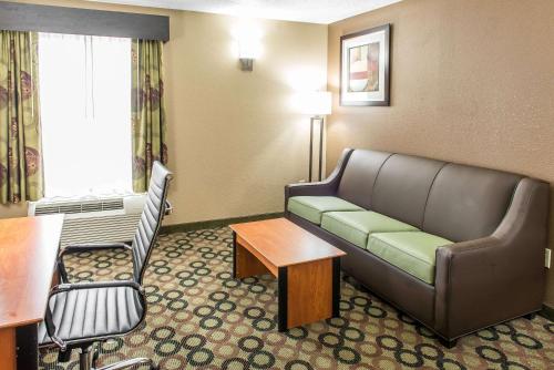 Quality Inn & Suites Columbus