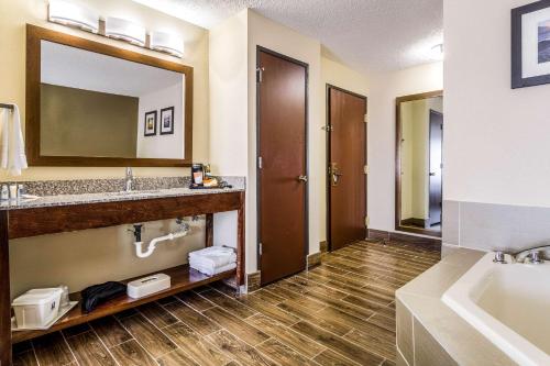 Comfort Inn Norwalk - Sandusky - image 14