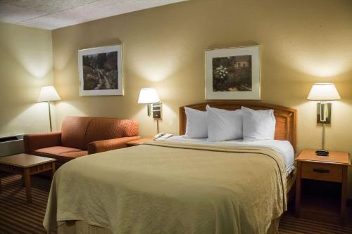 Econo Lodge Wickliffe - Cleveland East - image 3