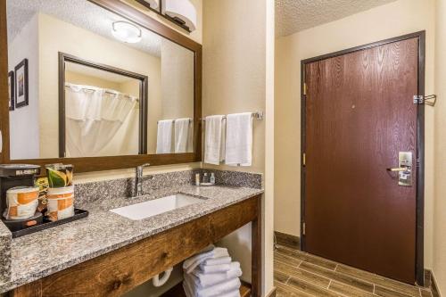 Comfort Inn Norwalk - Sandusky - image 9