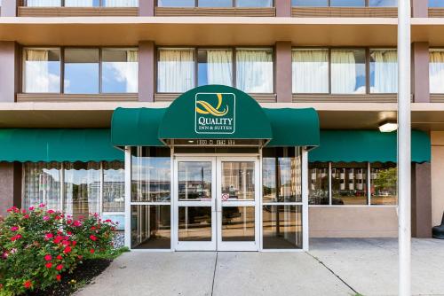 Quality Inn & Suites Cincinnati Downtown