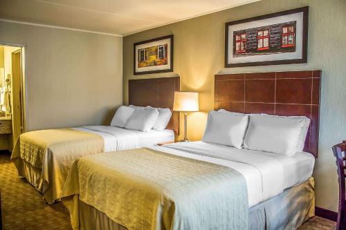 2 double beds