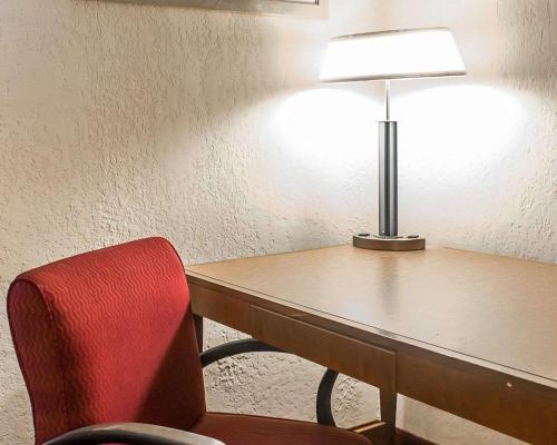 Economy Inn & Suites in Warren, USA