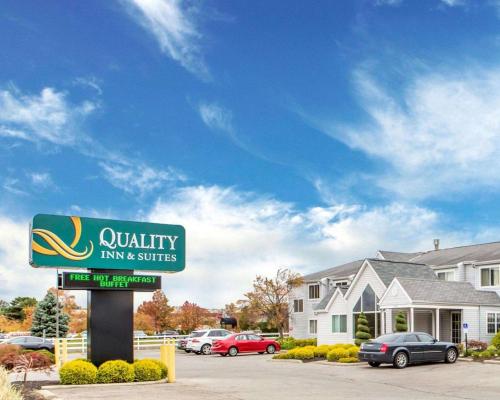 Quality Inn and Suites North/Polaris - Hotel - Worthington