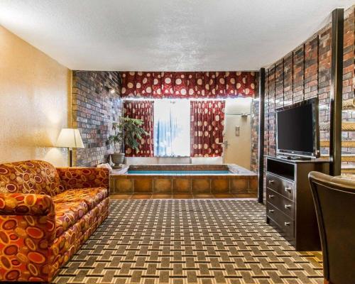 Quality Inn Ada near University - image 8