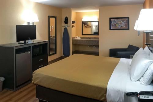 Econo Lodge Purcell - image 8