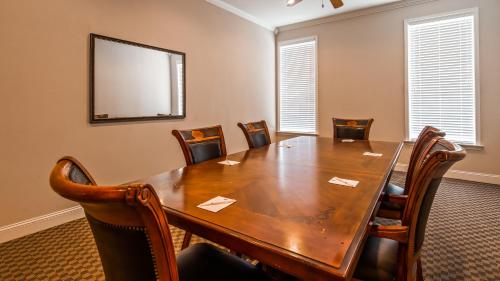 SureStay Hotel by Best Western Leesville - image 6