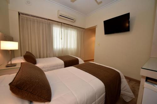 2 twin beds