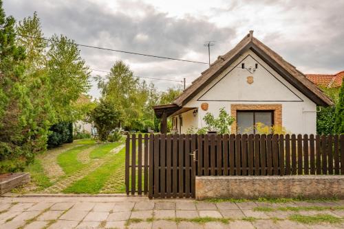  Lovely Cottage Home in Velence