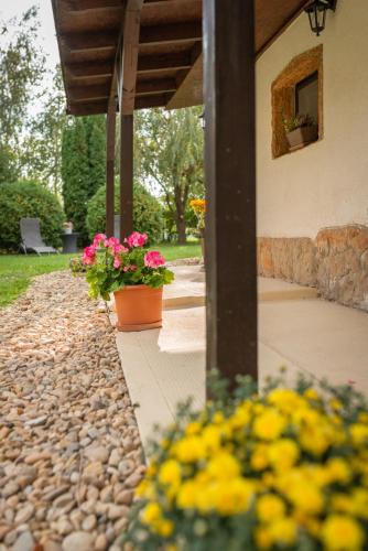 Lovely Cottage Home - image 12