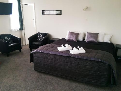 Palm Motel Waihi The 3.5-star Palm Motel Waihi offers comfort and convenience whether youre on business or holiday in Waihi. The property offers a high standard of service and amenities to suit the individual needs o