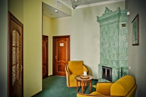 Shelfort Hotel - image 6