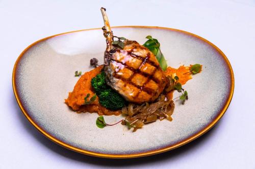 Markets Hotel - image 9