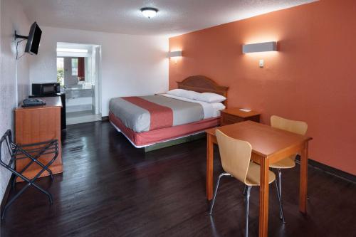 Deluxe King Room - Smoking